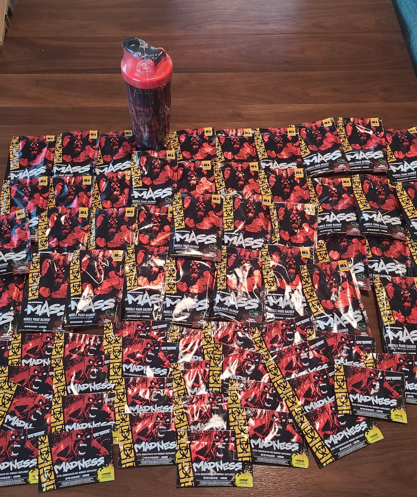 Mutant Mass Extreme Gainer – Protein + Madness pre workout packs + Shaker