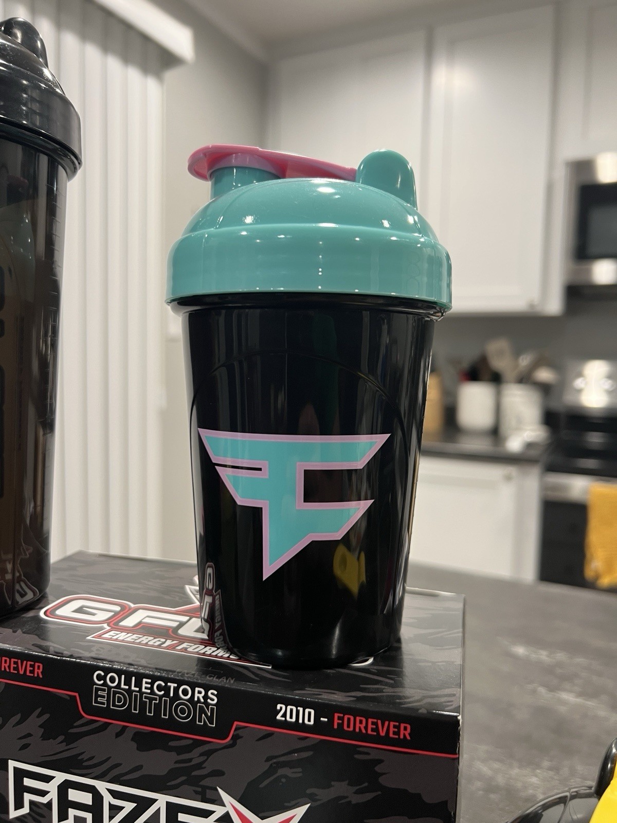 Gfuel FaZe Collector’s Box/Shaker Cups (Rug, Temperrr, Sour FaZeberry, Faze X)